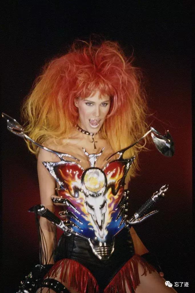 时装t台及镜前造型,时装t台秀套装