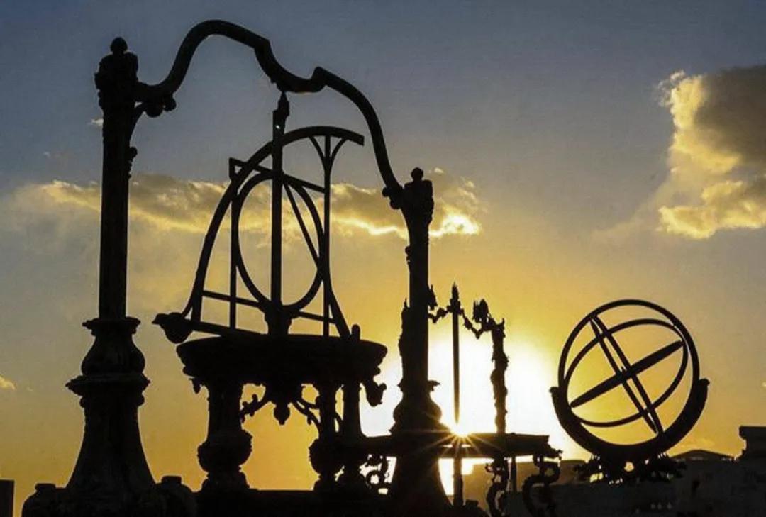 张衡发明地动仪的故事文字版,张衡发明的地动仪的故事