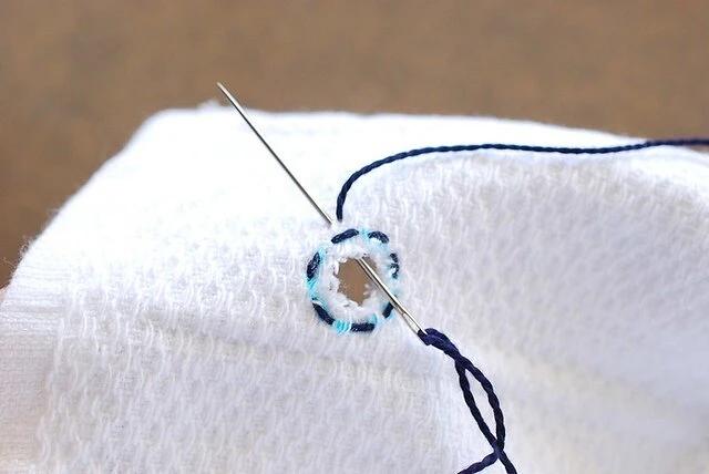 毛巾破洞缝补小窍门,毛巾绣漏针怎么修补