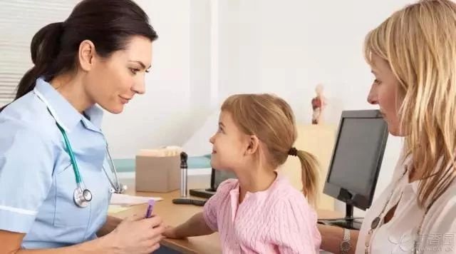 乳牙拔出恒牙不长在原来的位置,孩子的乳牙迟迟不掉怎么回事