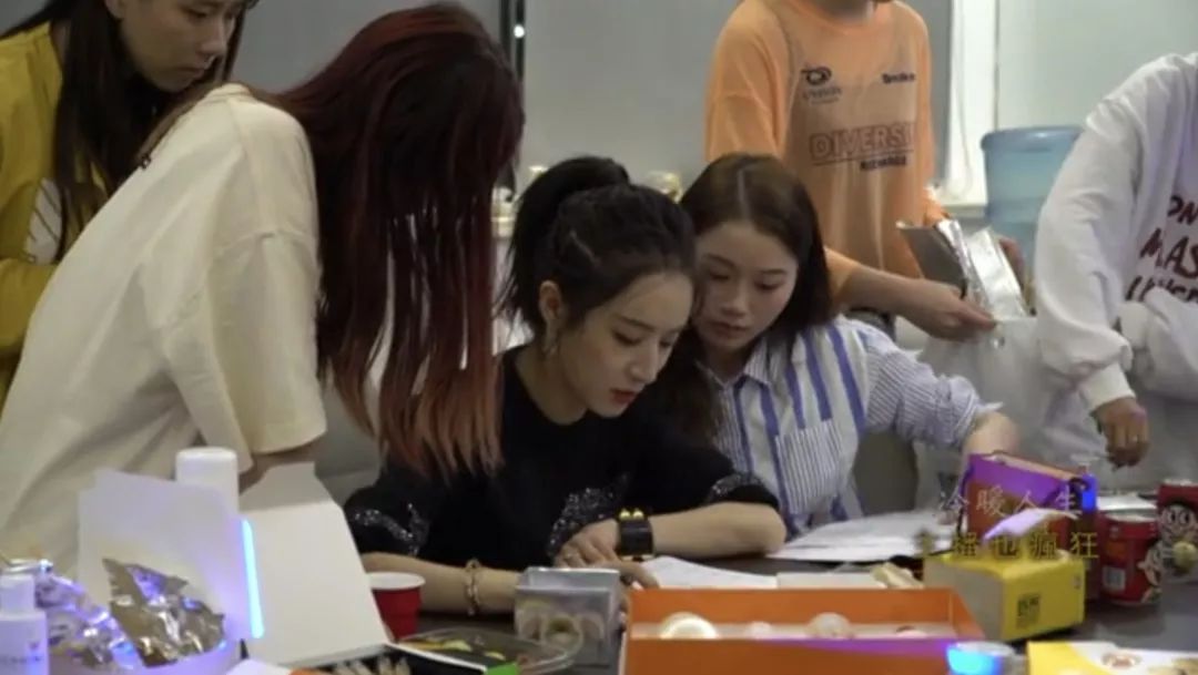 昨晚，10万个直播间彻夜不眠