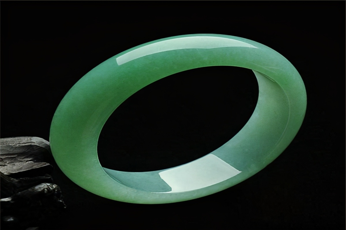 翡翠玉手镯讲解视频,翡翠手镯介绍讲解词