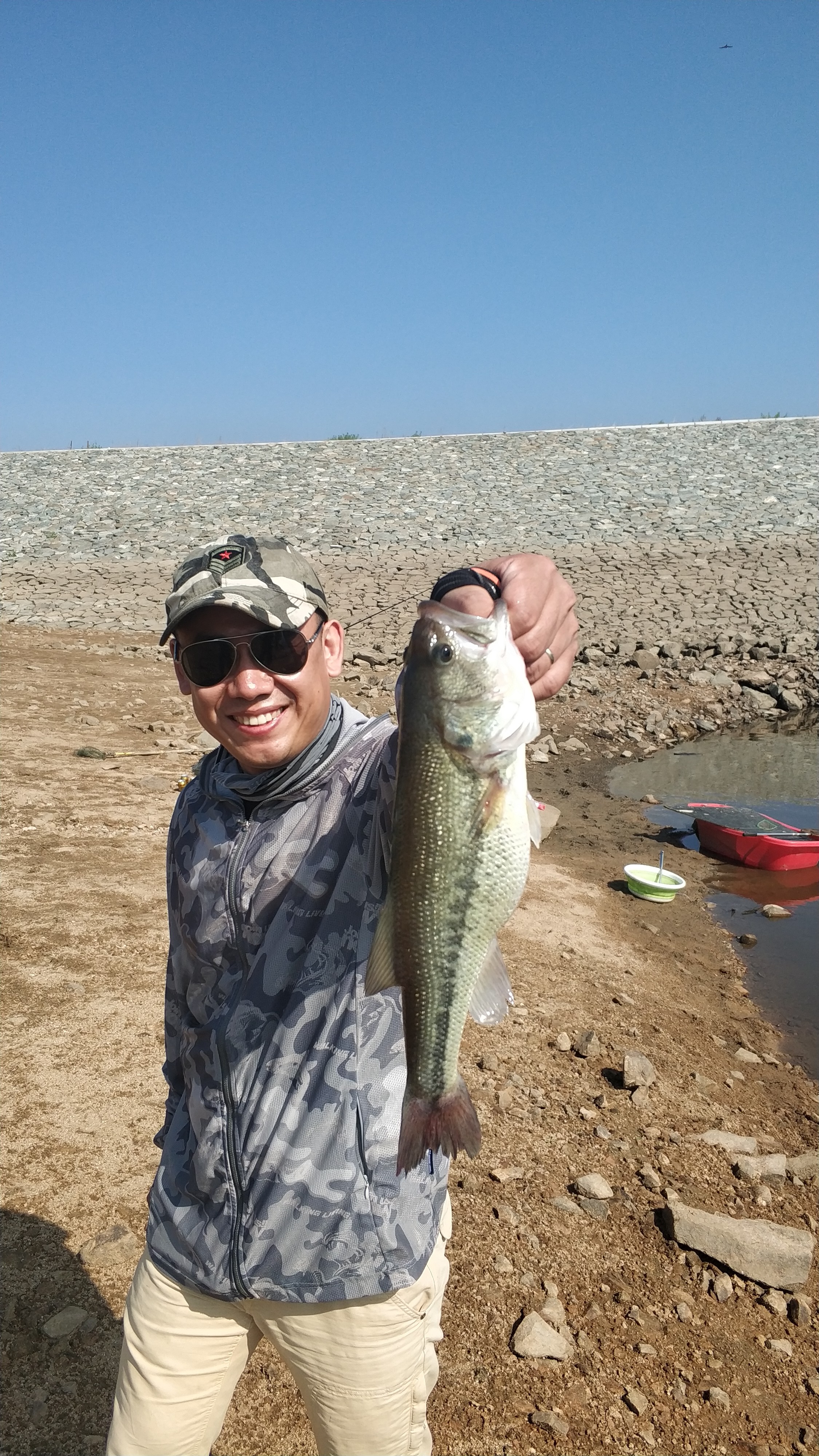 很惬意的路亚钓鱼,房车路亚野钓