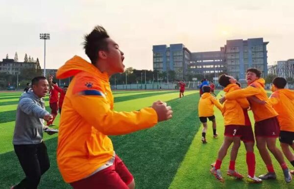 湘潭市足球比赛冠军,湘潭凤凰初级中学九年级风采大赛