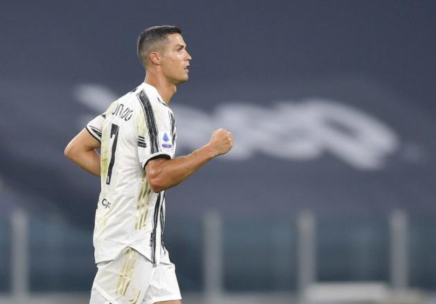 c罗庆祝图片4k全屏无水印,35岁的c罗个人双里程碑