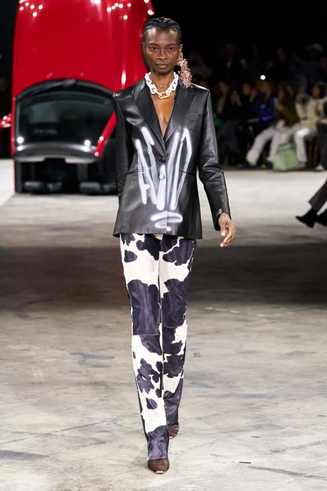 2022巴黎时装周秋冬大衣,2020秋冬巴黎时装周