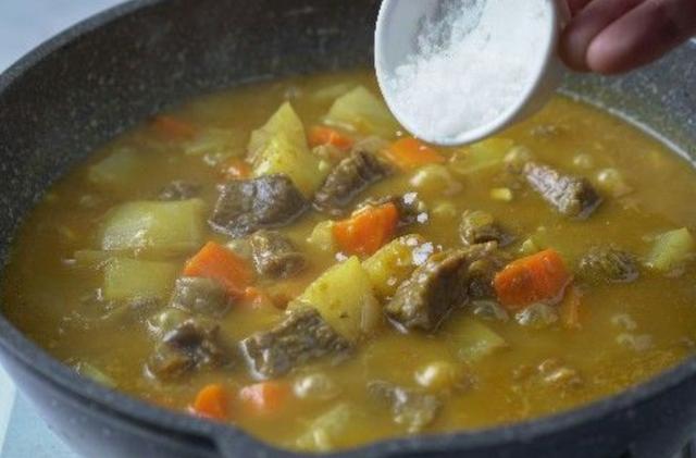 牛肉可不可以不焯水直接烧,咖喱牛肉的做法最正宗的做法