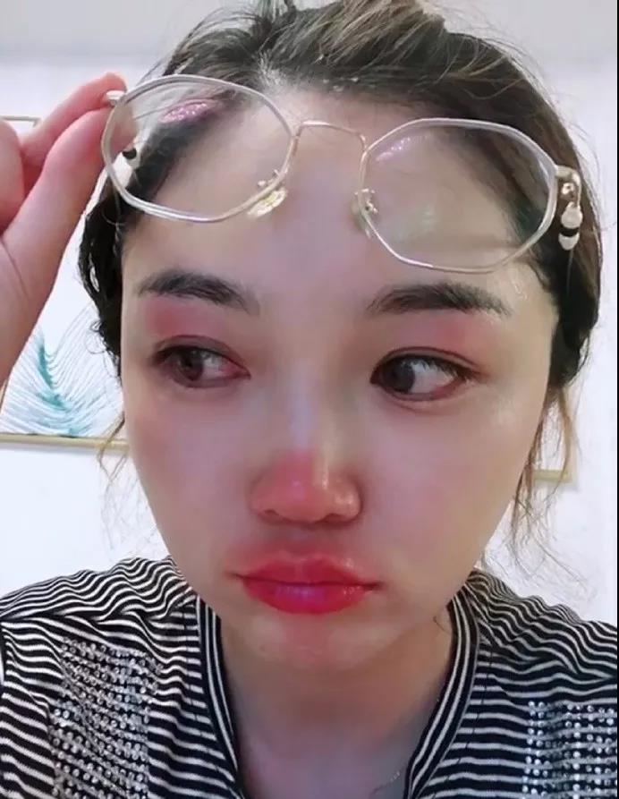 搞笑打电话说尴尬的私事,假装打电话幽默搞笑段子