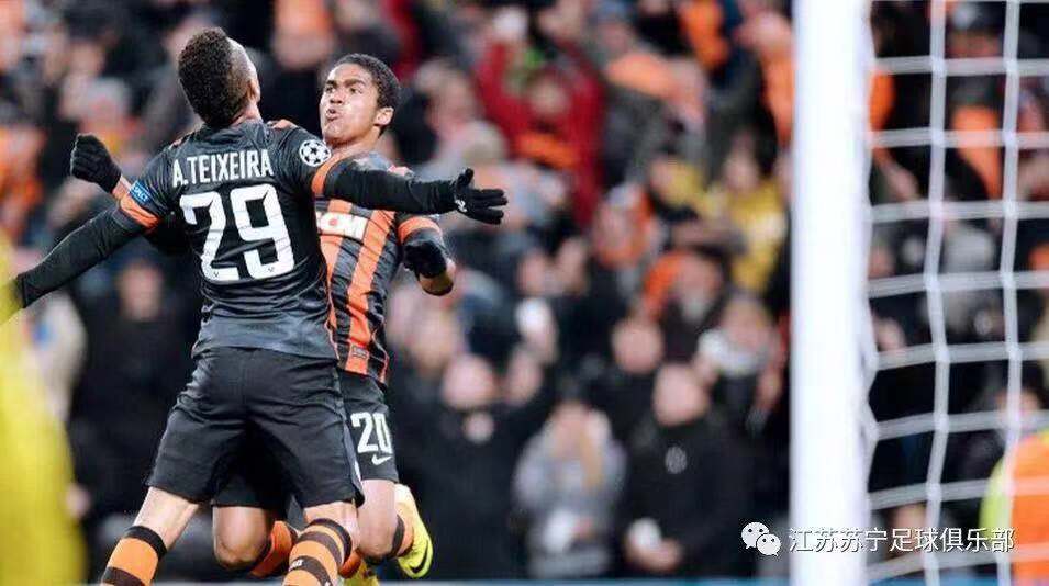 特谢拉加盟苏宁首秀,赛前特谢拉现身苏宁踩场