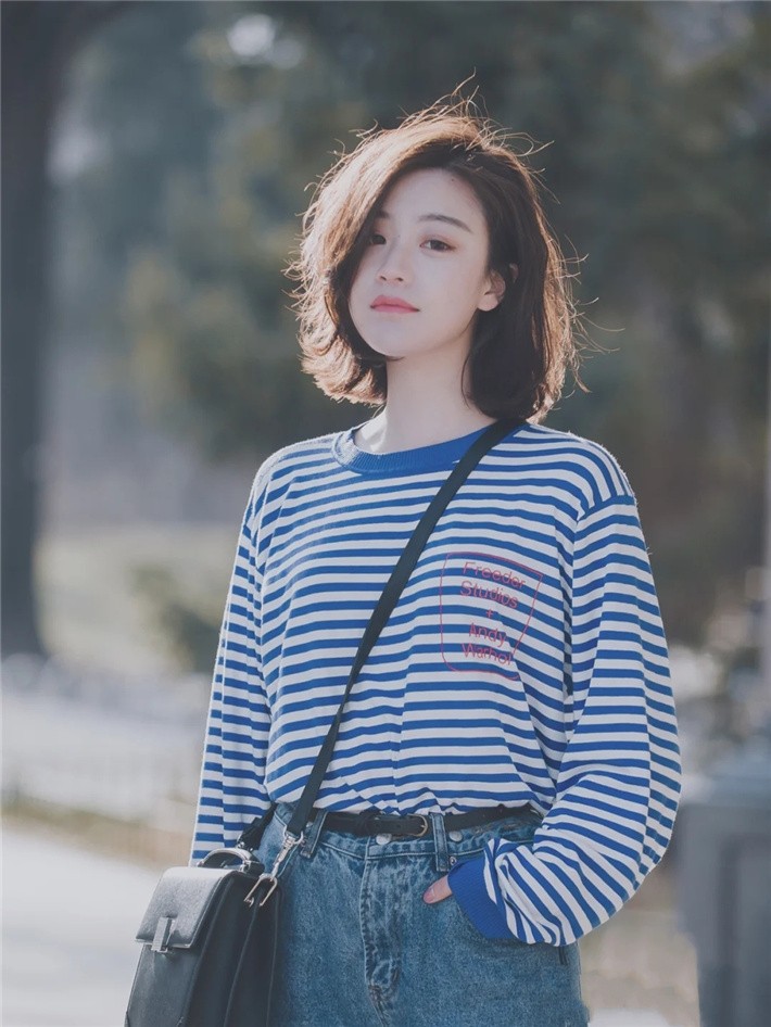 烫卷发今年流行哪种颜色,减龄显小的烫发是你最佳选择