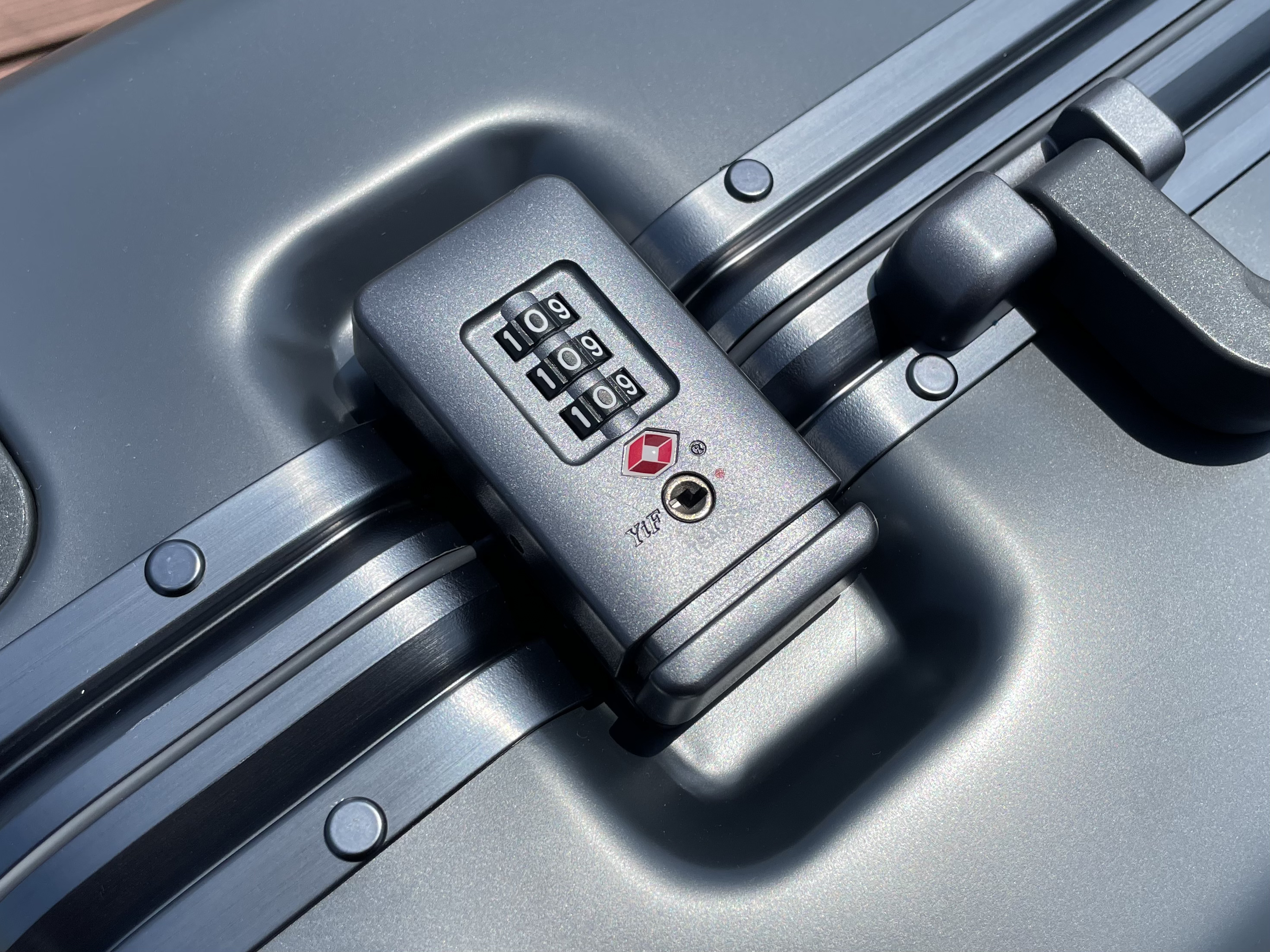 行李箱的挑选技巧以及要点,行李箱怎么挑选最合适