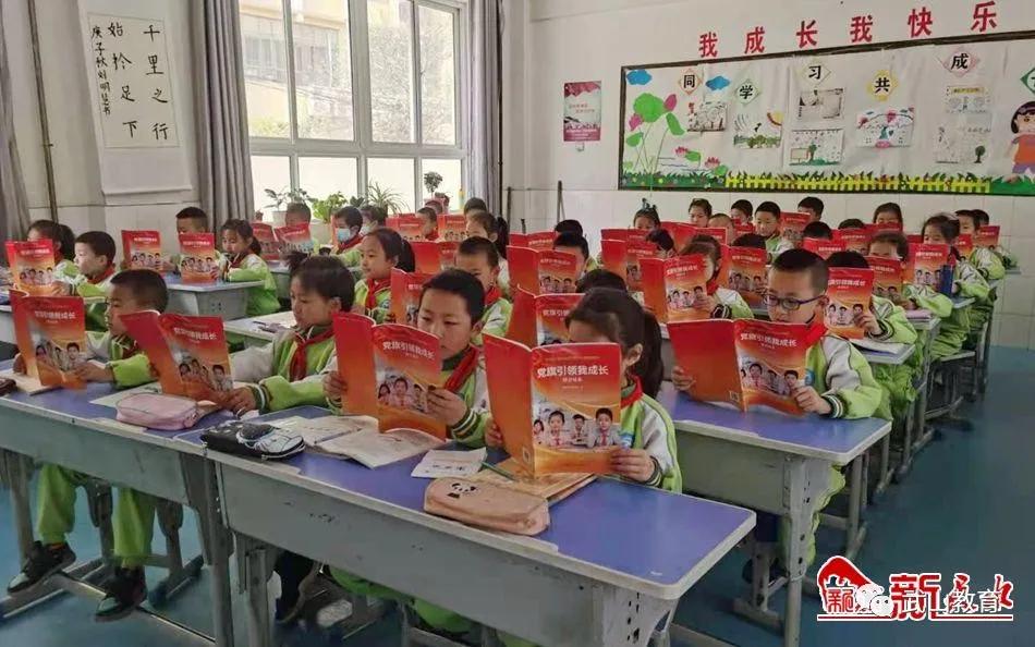 书写校园小学,写校园的一处美景三年级下册300字