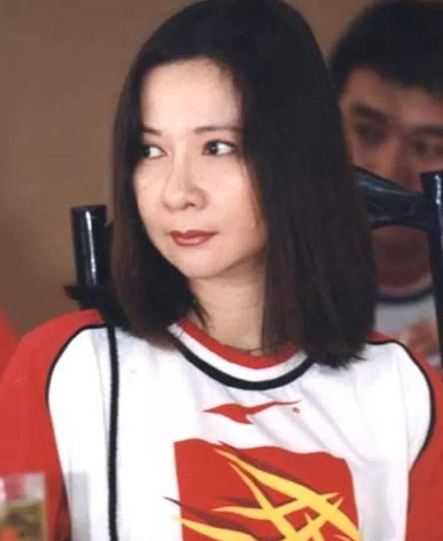 除了张曼玉、范冰冰，网红也难逃蔡明定律，额宽眼大犹如外星人