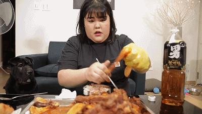 拿命在吃！吃完催吐！如果给你100万，你愿不愿意做吃播？