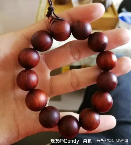 买回来的小叶紫檀,小叶紫檀买回来是黑的盘红了