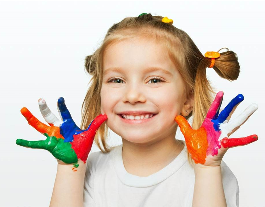 一遇到困难就哭的孩子如何引导,2岁宝宝自己剥蛋壳