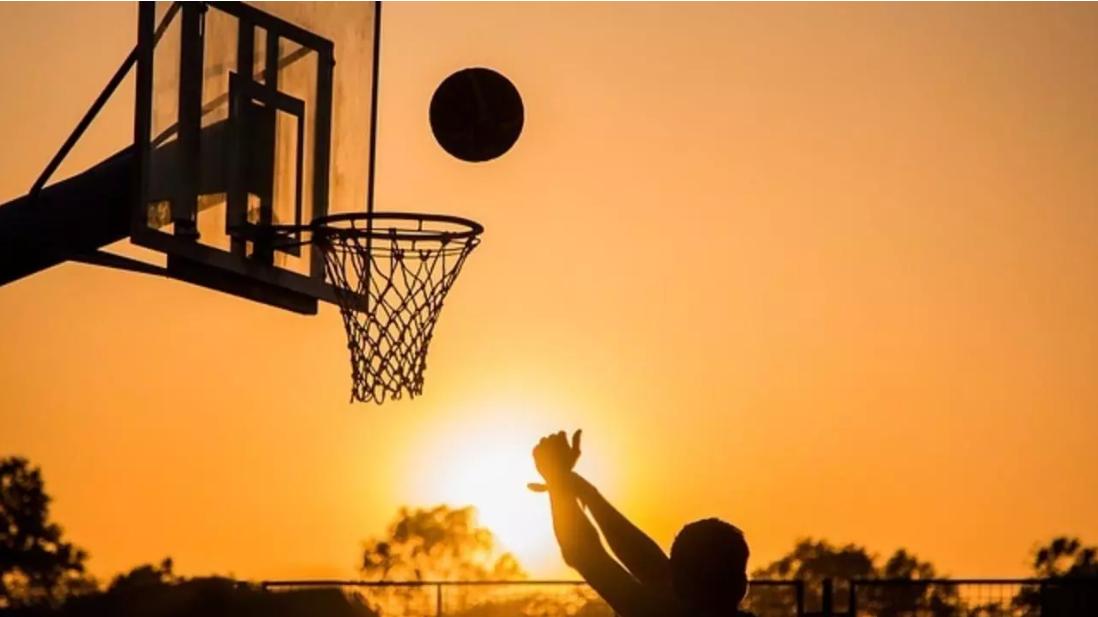 不是国球，亦非“第一运动”，篮球为什么能在中国开花结果？