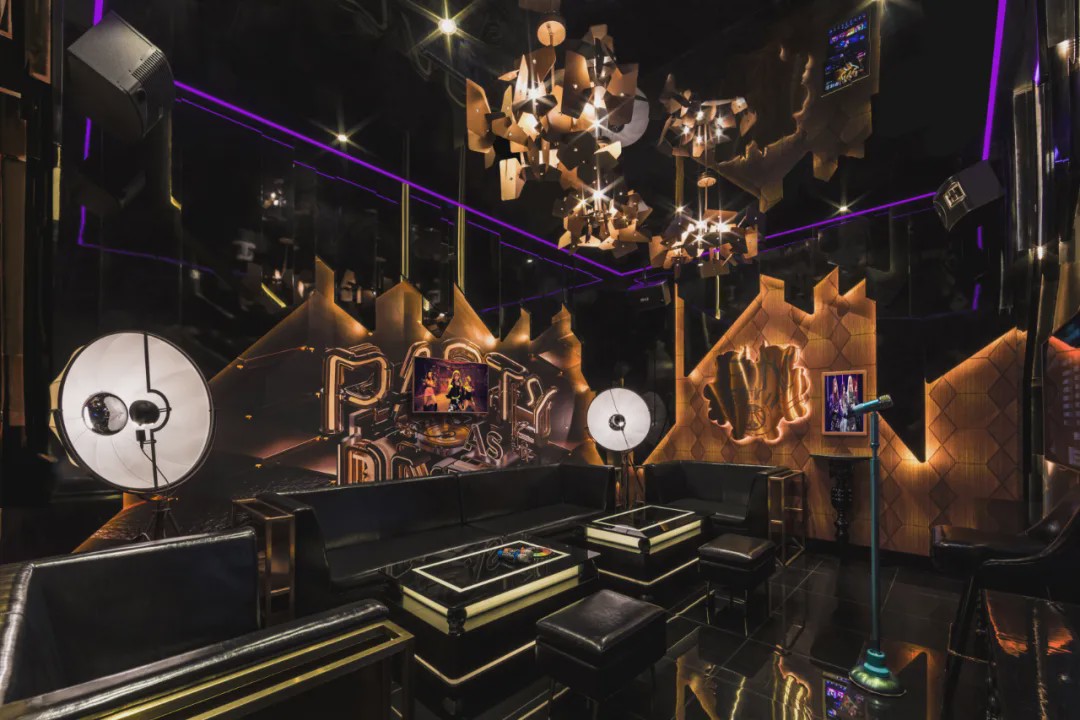 眉间是银河,眉间有银河眼中有星辰什么意思