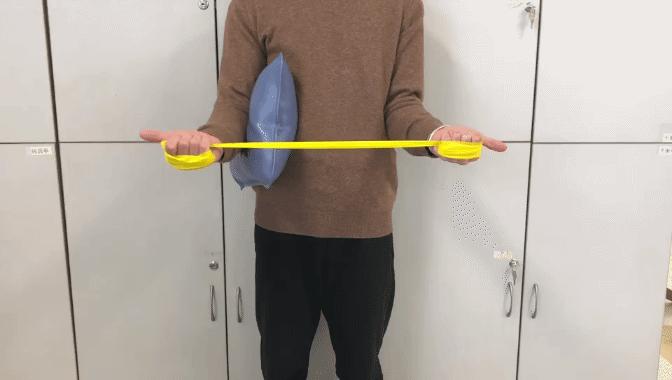 肩膀痛不知什么原因,教你一个动作解决肩膀疼痛