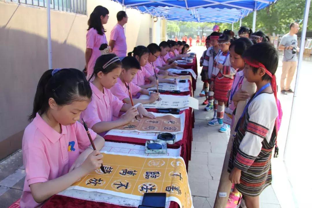 家门口的学校听着读书声,家门口的学校承载了童年的回忆