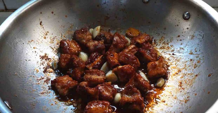 炖肉撇去浮沫水还用换吗,炖肉如何撇浮沫