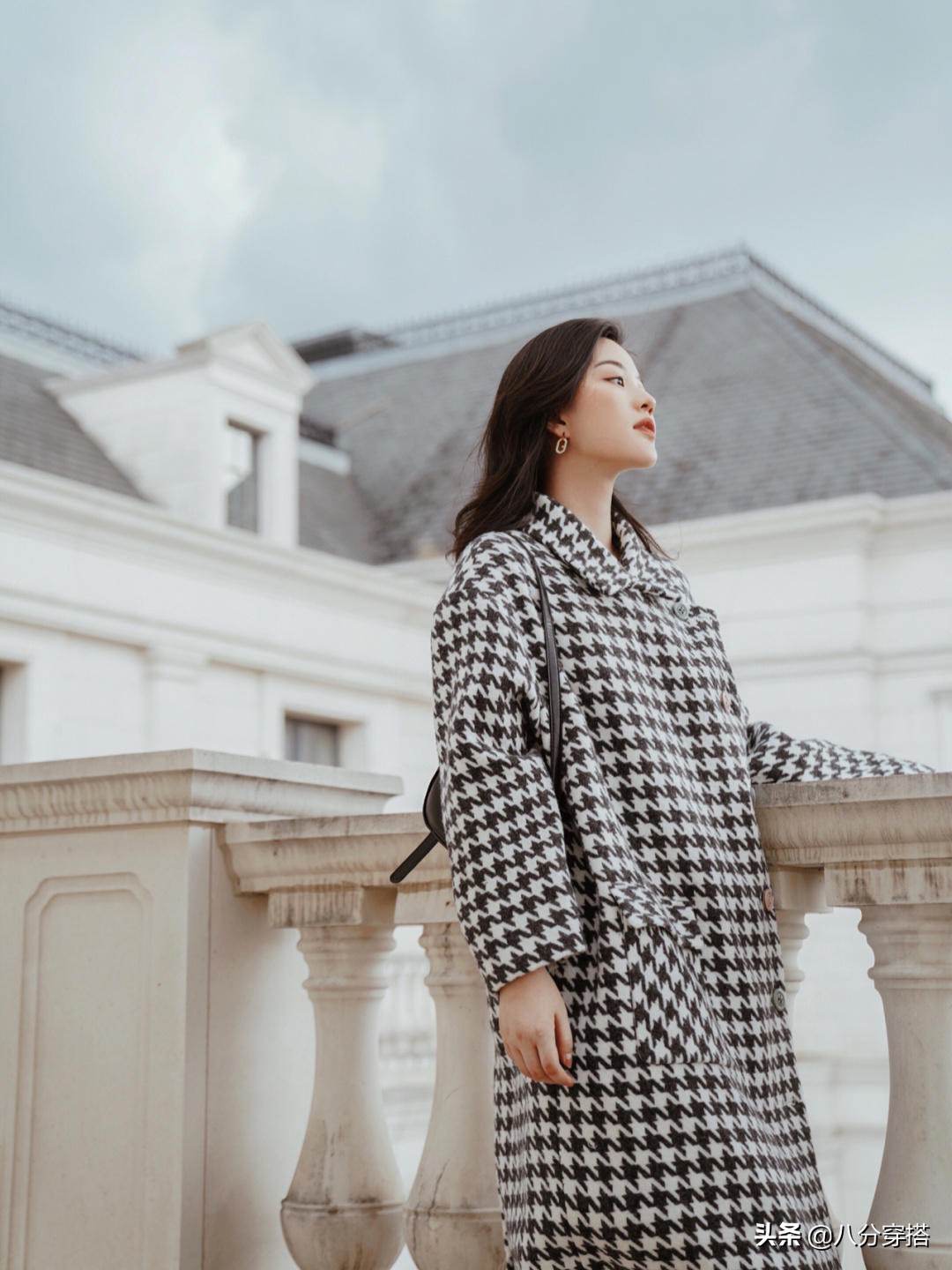 今年“千鸟格大衣”火了,建议选这几种,照穿不出错,保暖洋气