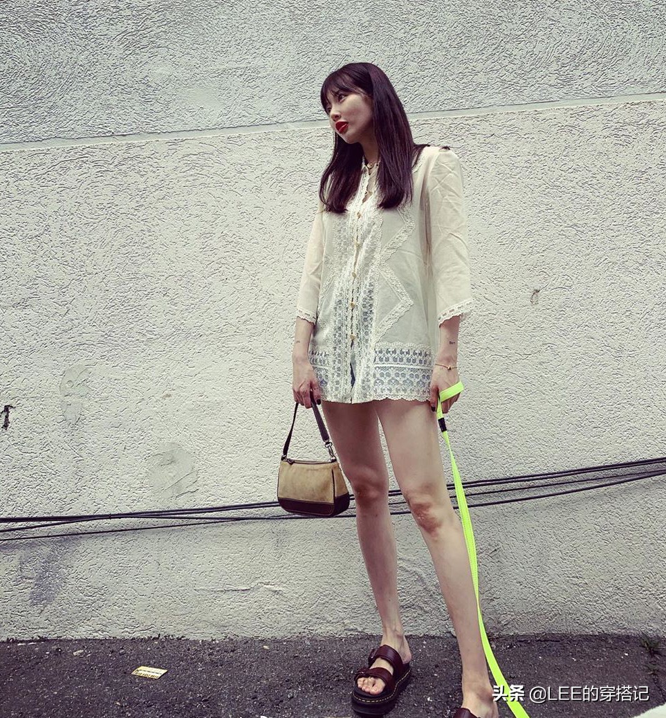 原来你是这样的泫雅，可可爱如美少女，也可性感到挪不开眼