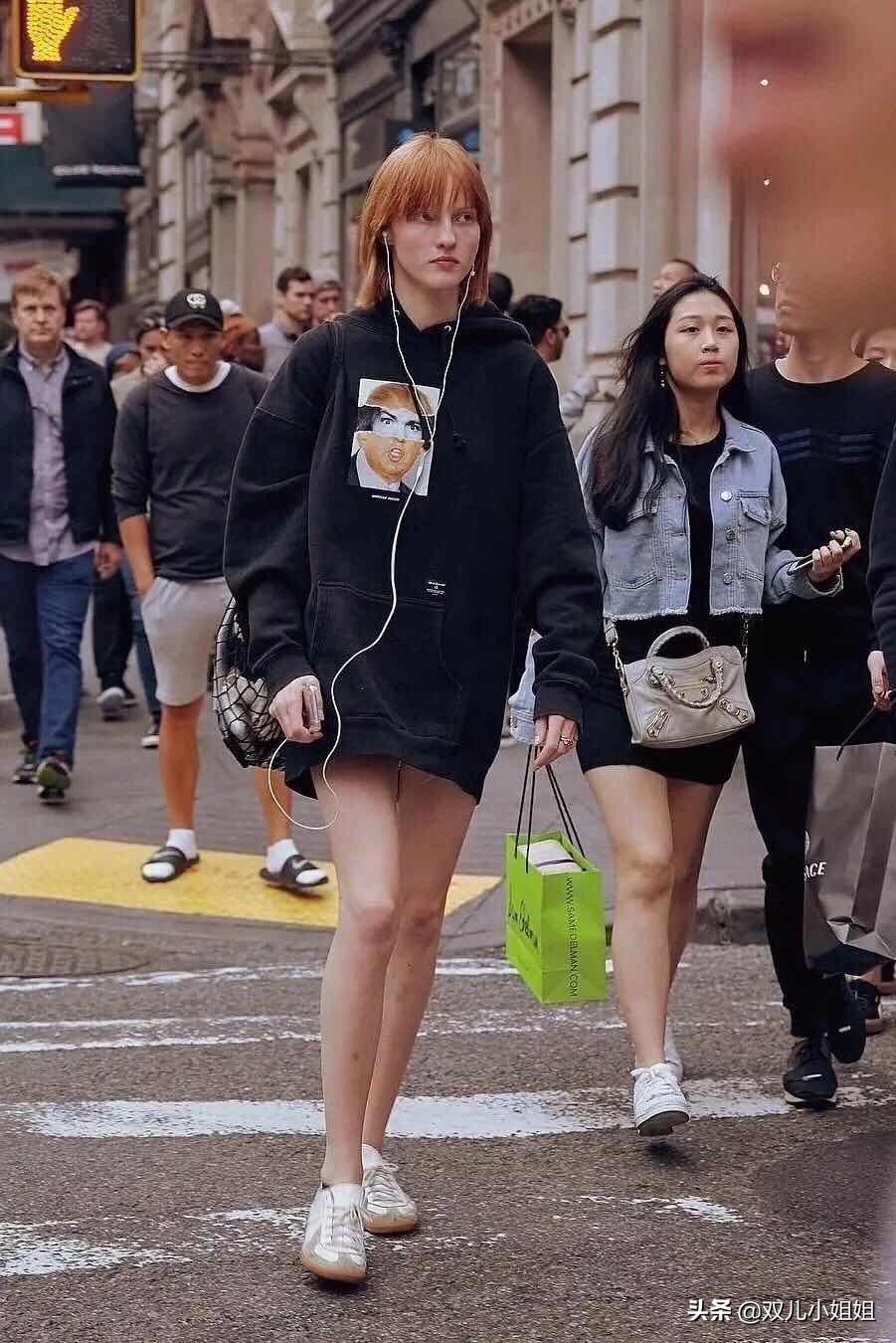 宽松版女款卫衣时尚款,秋冬时尚宽松卫衣冬