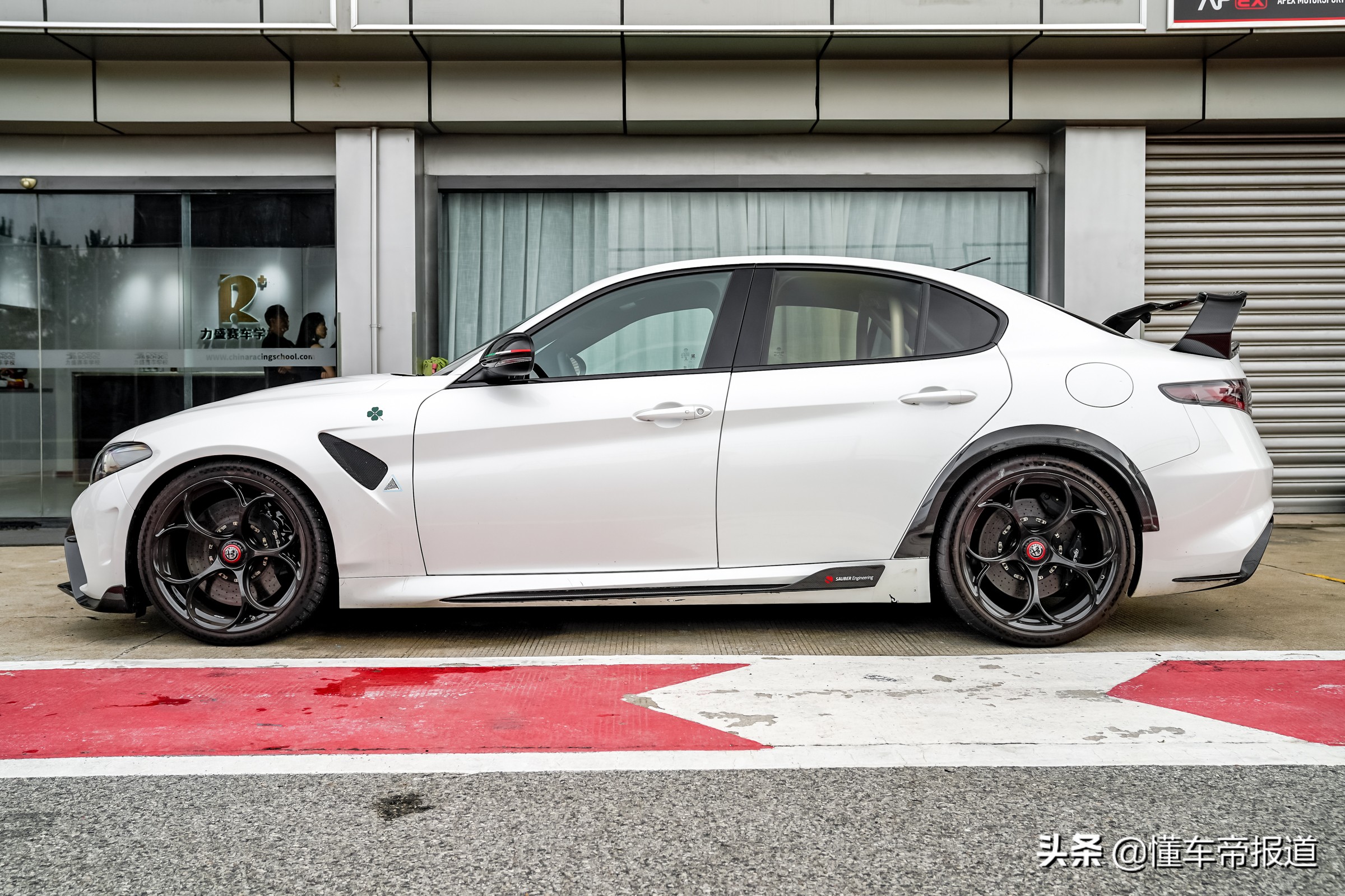 新车阿尔法罗密欧giulia豪华版200p,阿尔法罗密欧giulia车评