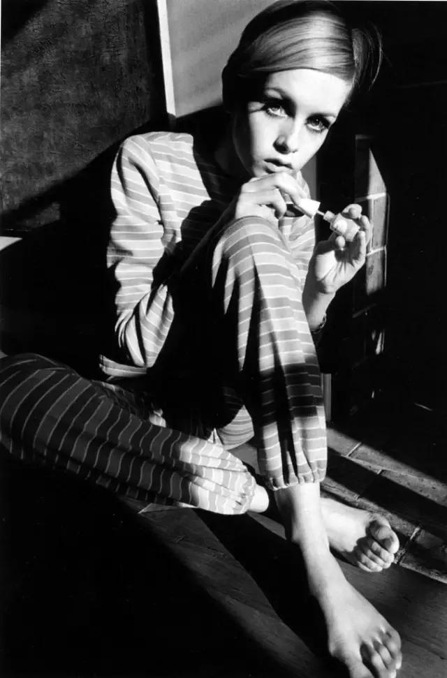 体重41kg的她，*翻推**了梦露性感丰腴的审美革命，成划时代流行符号