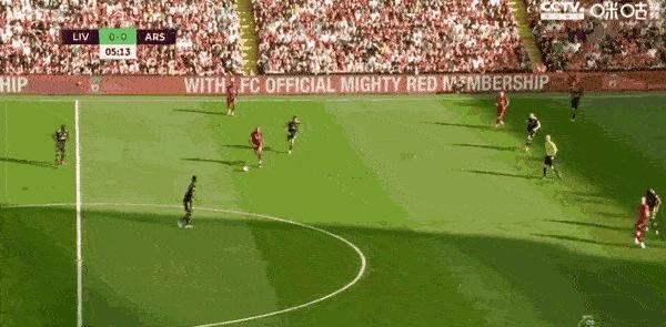 深度|从防守者到进攻发动机，边后卫凭什么站上舞台中心？