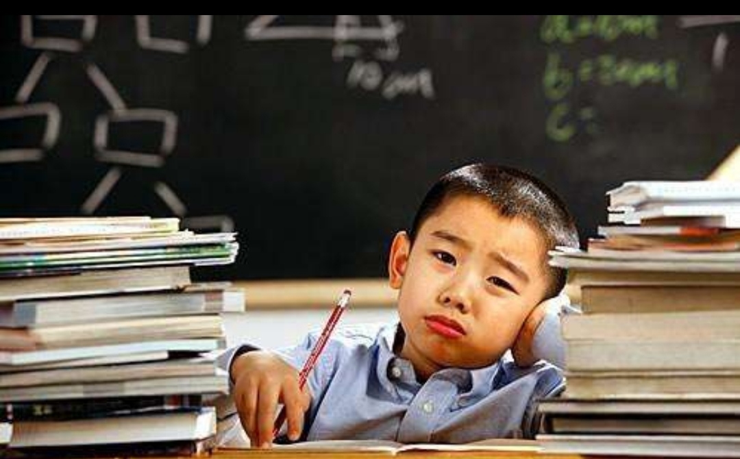 小学生被老师罚抄作业,孩子被老师罚抄作业严重吗