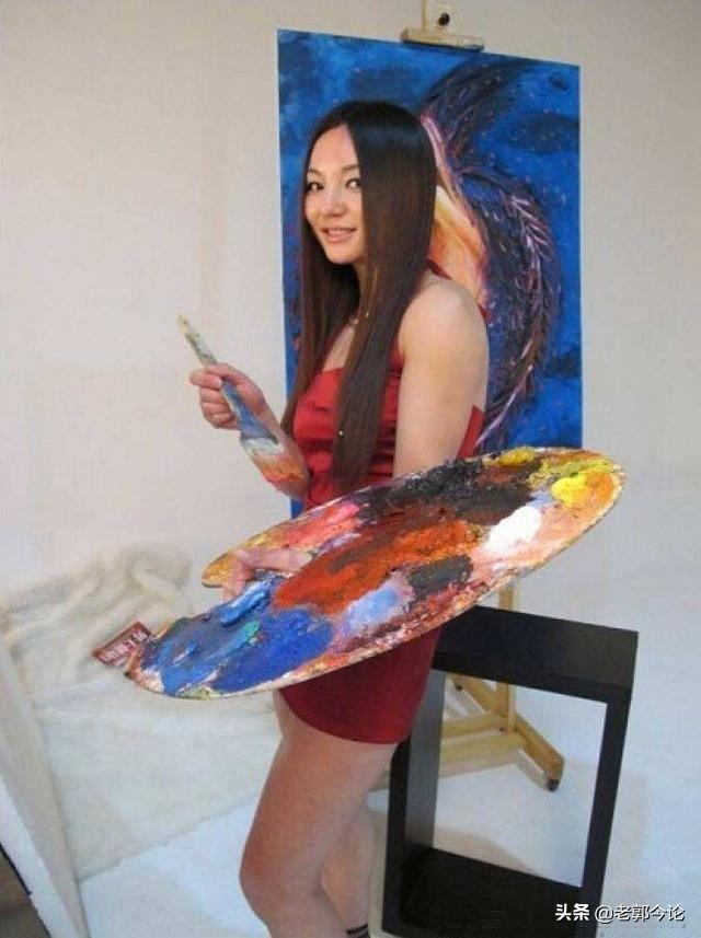 最大胆最性感的女画家，人体油画以自己为模特