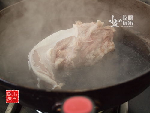 60岁做餐饮生意老板,60年秘制卤味