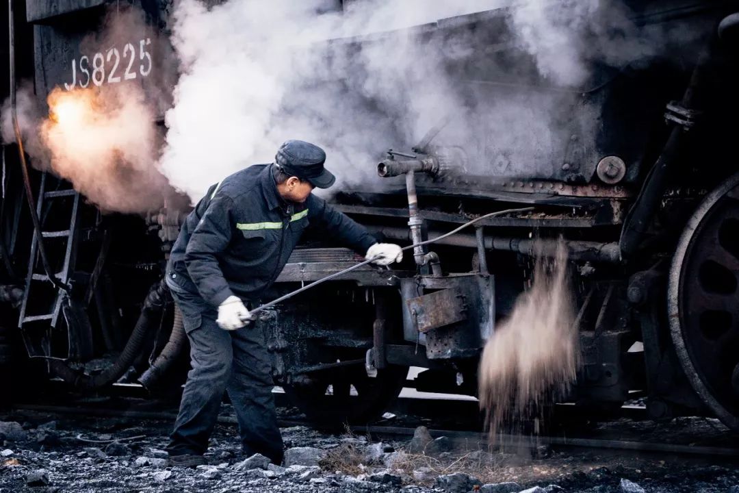 在大*疆新**,世界上最后的蒸汽火车还在奔驰