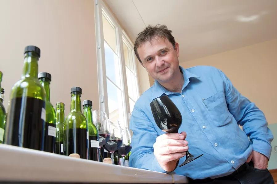 世界顶级葡萄酿酒大师,中国第一位葡萄酒品酒师大师