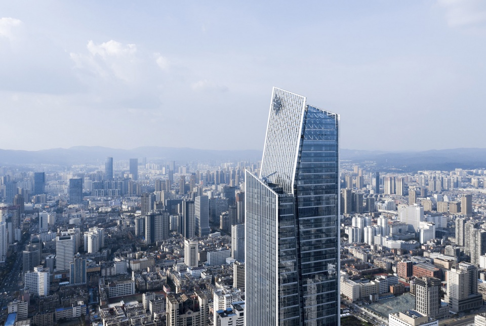 350米高的恒隆广场，昆明第一高楼，提供崭新都市生活体验