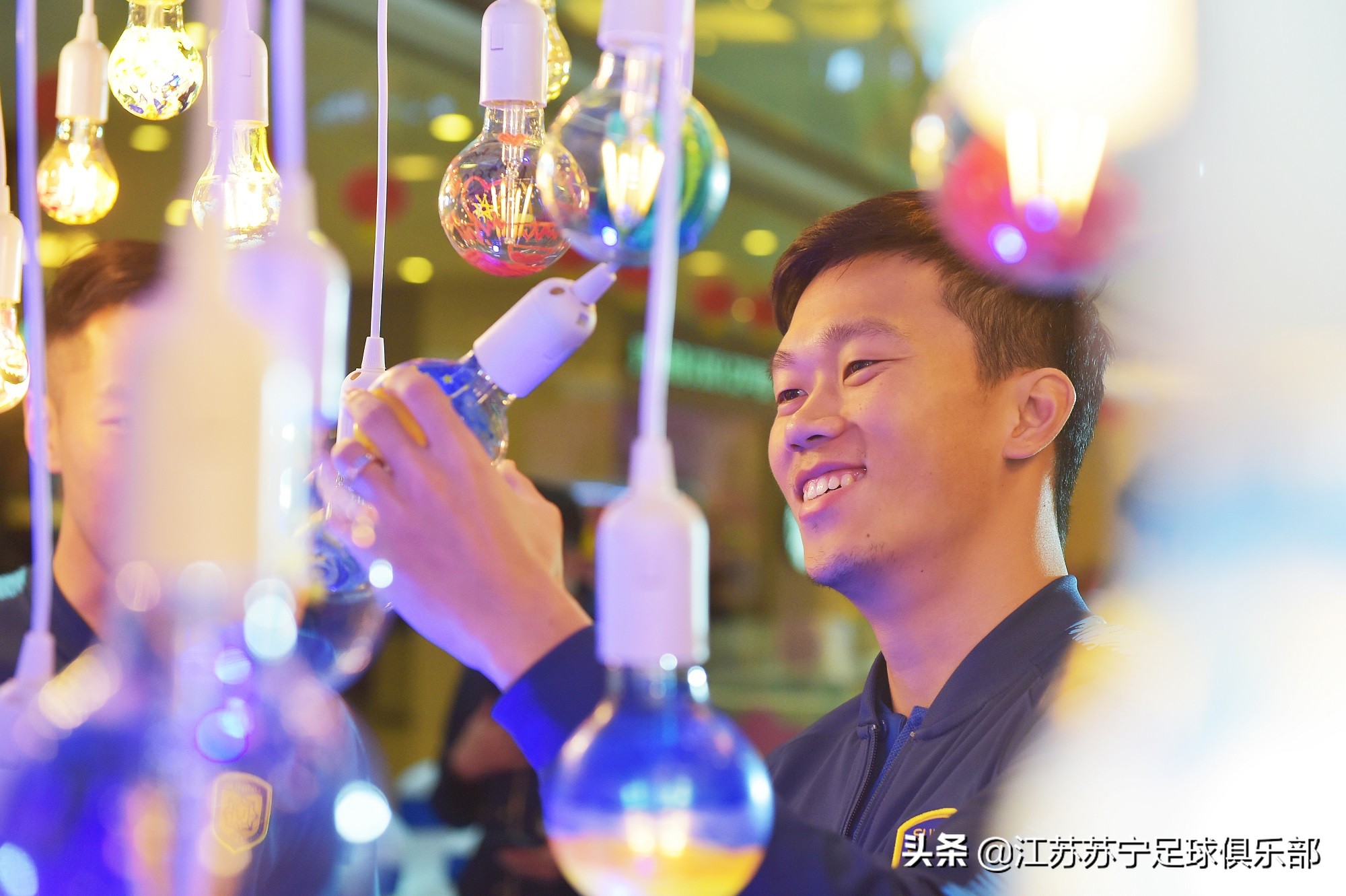 吴曦高天意谢鹏飞江苏球迷,吴曦谢鹏飞破门