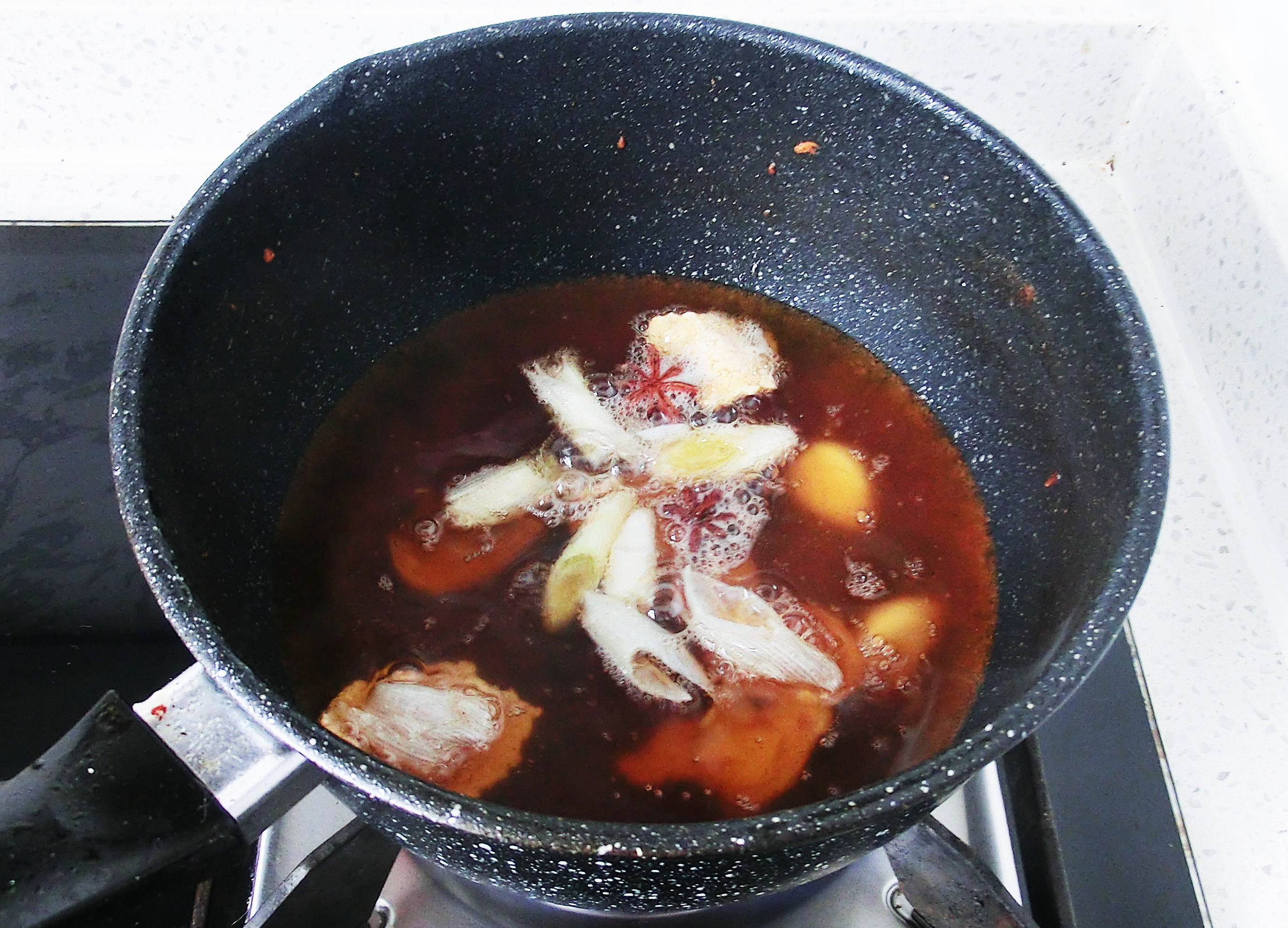 如何处理炸鱼的剩油,炸鱼剩的油怎么处理没有腥味