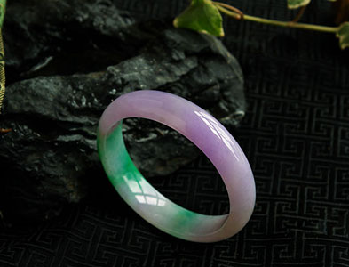 翡翠品种春带彩 (春带彩鱼翡翠挂件)