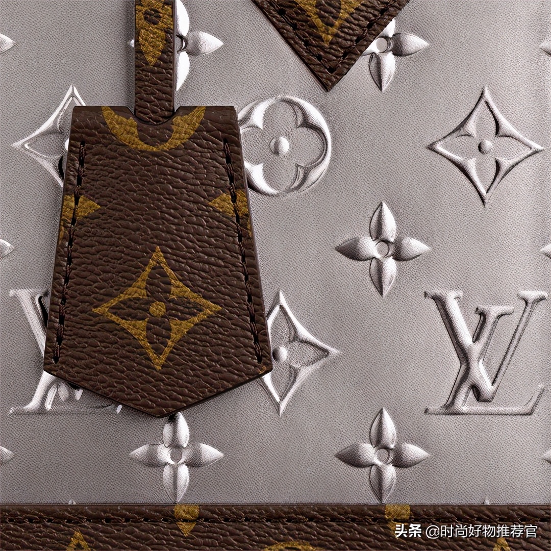 lv黑色牛皮压花邮差包新款有链条,lv新包真皮包