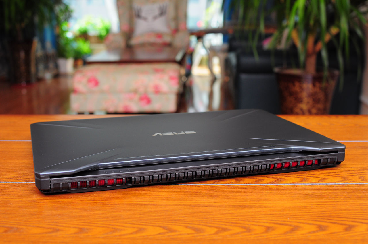 开箱一款最牛逼的游戏笔记本电脑,特别值得入手的游戏笔记本