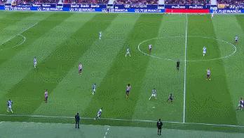 武磊队友不传球,武磊的技术特点和进球能力分析