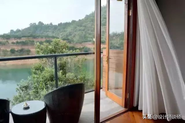 这个40岁大叔为钓鱼租下一座岛，改造破屋成海景房！