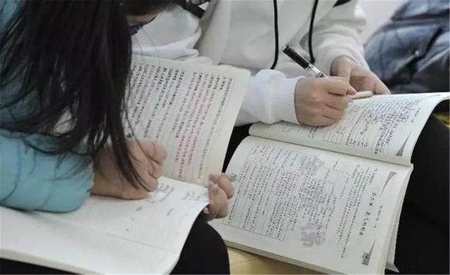 孩子总爱抄别人作业怎么办,孩子老是抄作业要找家教看着吗