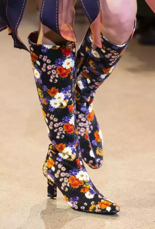 一双靴子竟然可以这么百搭,一双靴子有1kg吗