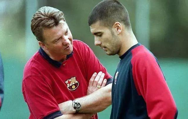 他是贝利认可的第一战术大师，主导攻势足球，让瓜迪奥拉持续学习