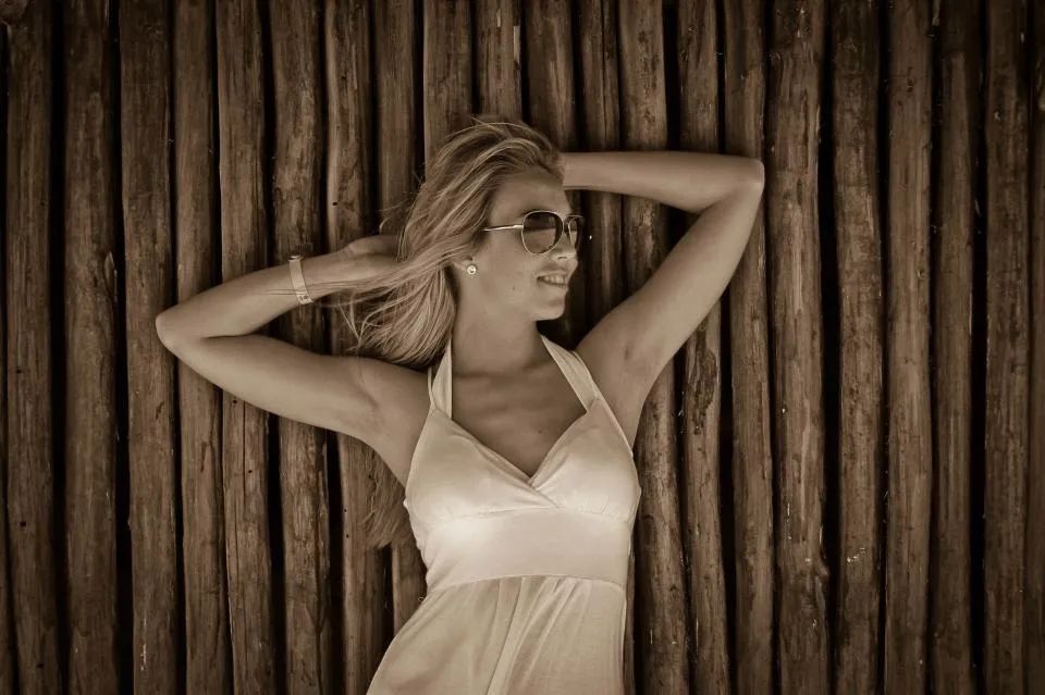 不帅的男孩子怎么追,没钱不帅的男生怎么追女生