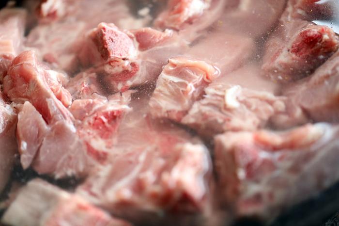 莲藕排骨汤先炖啥,莲藕排骨汤先放盐还是后放盐