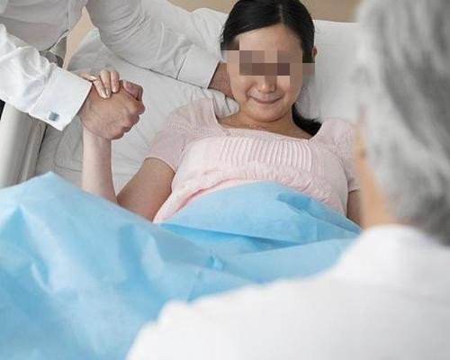 “悬垂肚”有多糟心？十有八九要剖产，还有这些生理尴尬在等待